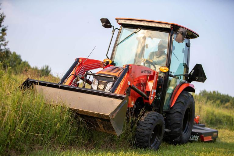 2022_bbm_tractors_40_series_4035_cab_photo_7